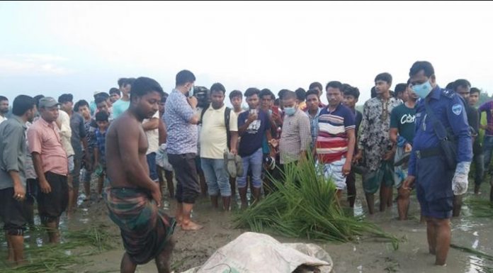 এবার চার টুকরো করা হলো গৃহবধূকে