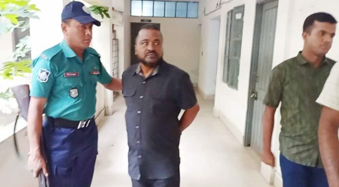 বিএম কলেজশিক্ষককে মারধর: সন্ত্রাসী মামুন গ্রেপ্তার