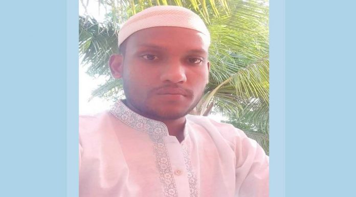 বরিশালে ট্রাক নিয়ন্ত্রণ হারিয়ে গাছে ধাক্কা, যুবক নিহত