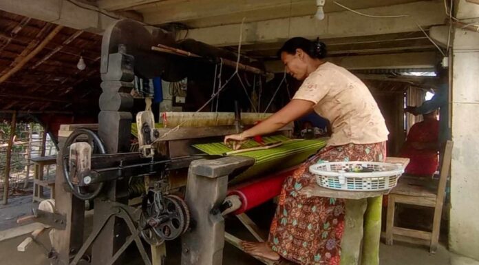 তালতলির রাখাইনদের ঐতিহ্য, তাত শিল্প বিলুপ্তির পথে।