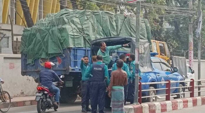 বরিশালে মিছিল থেকে মহানগর বিএনপির পাঁচ নেতা গ্রেপ্তার
