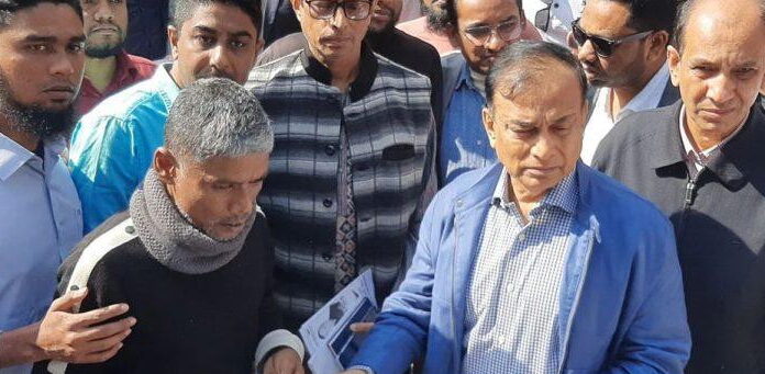 বরিশালে নৌকার পক্ষে আওয়ামী লীগ নেতাকর্মীদের মিছিল