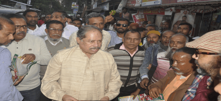 বরিশালে মজিবুর রহমান সরোয়ার এর নেতৃত্বে বিএনপির ৩১ দফার লিফলেট বিতরণ