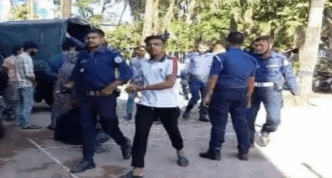 বরিশালে টায়ারে আগুন দিয়ে সড়ক অবরোধ, ছাত্রলীগ নেতা অলিসহ আটক, ২