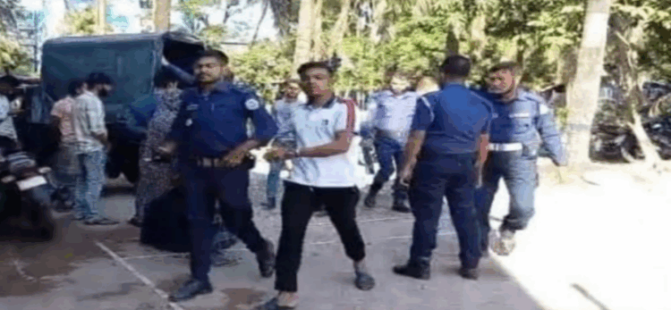 বরিশালে টায়ারে আগুন দিয়ে সড়ক অবরোধ, ছাত্রলীগ নেতা অলিসহ আটক, ২