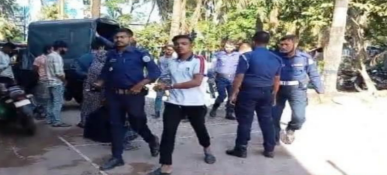 বরিশালে টায়ারে আগুন দিয়ে সড়ক অবরোধ, ছাত্রলীগ নেতা অলিসহ আটক, ২