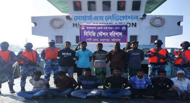বরিশালে কোস্ট গার্ডের অভিযানে বিপুল পরিমাণ চোরাইকৃত কয়লা ও লাইটার ভেসেল জব্দ, আটক ১২