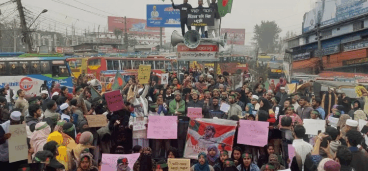 শহিদ ওসমান বিন হাদি হত্যার বিচার দাবিতে বরিশাল-ঢাকা মহাসড়ক অবরোধ