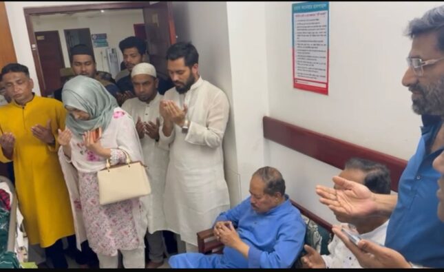 ক্যান্সার আক্রান্ত যুবদল নেতা মামুনকে দেখতে হাসপাতালে এমপি মজিবুর রহমান সরোয়ার, পাশে থাকার আশ্বাস