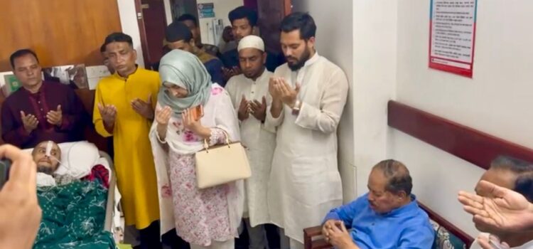 ক্যান্সার আক্রান্ত যুবদল নেতা মামুনকে দেখতে হাসপাতালে এমপি মজিবুর রহমান সরোয়ার, পাশে থাকার আশ্বাস