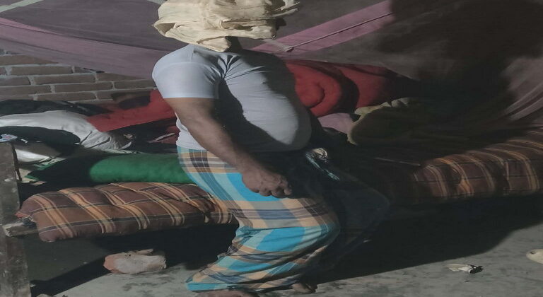 ​বরিশালে শ্লীলতাহানির অপবাদ ও পারিবারিক কলহের জেরে যুবকের আত্মহত্যা