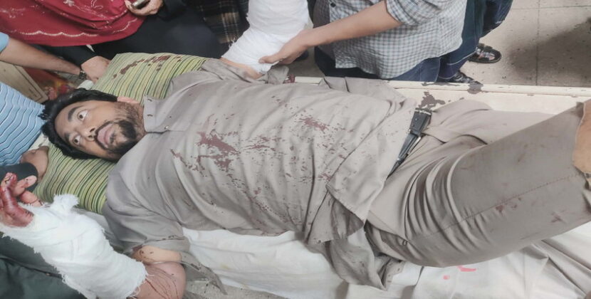 ব্যাটারি চুরিতে বাধা,রাজাপুর ছাত্রদল নেতাকে কুপিয়ে রক্তাক্ত—শেবাচিম থেকে ঢাকায় রেফার