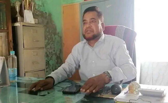 ঝালকাঠিতে অতিরিক্ত ফি আদায়ের অভিযোগ প্রধান শিক্ষকের বিরুদ্ধে