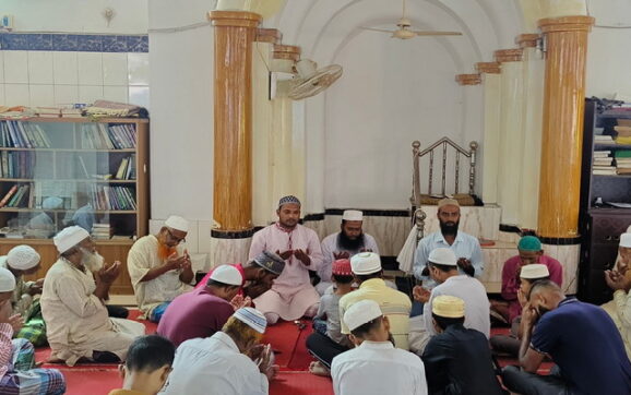 বিএনপি নেতা রিয়াজের সুস্থতা কামনায় ১৪নং ওয়ার্ডে দোয়া ও মোনাজাত