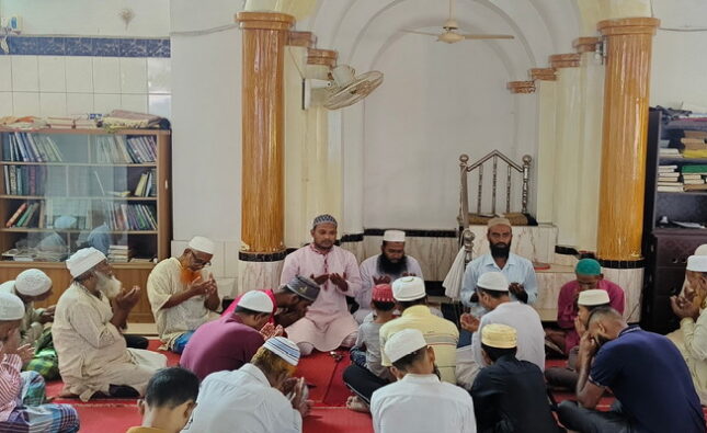 বিএনপি নেতা রিয়াজের সুস্থতা কামনায় ১৪নং ওয়ার্ডে দোয়া ও মোনাজাত