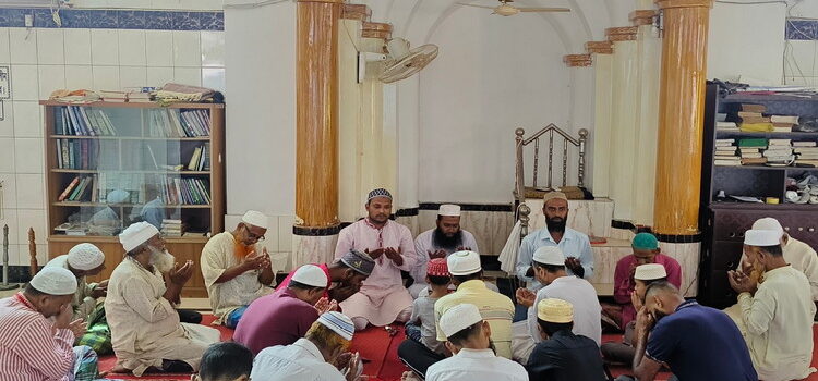 বিএনপি নেতা রিয়াজের সুস্থতা কামনায় ১৪নং ওয়ার্ডে দোয়া ও মোনাজাত