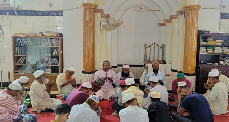 বিএনপি নেতা রিয়াজের সুস্থতা কামনায় ১৪নং ওয়ার্ডে দোয়া ও মোনাজাত