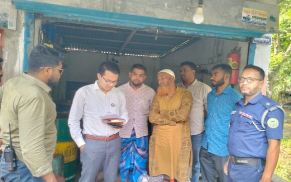 গৌরনদীতে এনএসআইয়ের অভিযানে অবৈধ তেলের ভাণ্ডার জব্দ