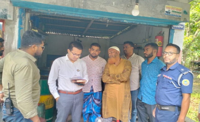 গৌরনদীতে এনএসআইয়ের অভিযানে অবৈধ তেলের ভাণ্ডার জব্দ