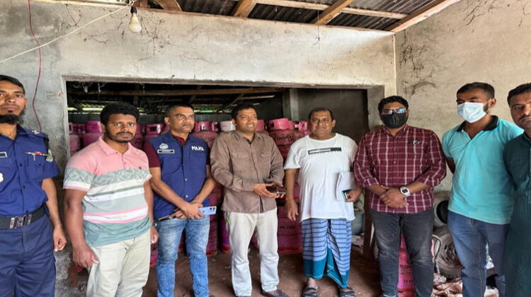 বানারীপাড়ায় অবৈধ গ্যাস সিলিন্ডার মজুদ: এনএসআই অভিযানে ডিলারকে জরিমানা, কারাদণ্ড