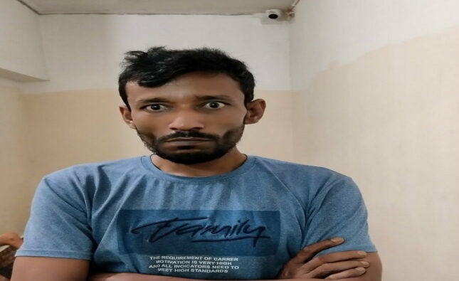 বরিশাল কুখ্যাত মাদক ব্যবসায়ী কিসলু ইয়াবা নগদ টাকা সহ পুলিশের খাঁচায় আটক