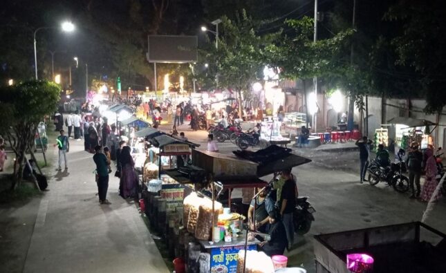 বরিশালে ফুটপাত দখল করে অবৈধ বিদ্যুতের মহা-লুট! প্রশাসন নীরব দর্শক