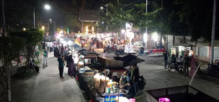 বরিশালে ফুটপাত দখল করে অবৈধ বিদ্যুতের মহা-লুট! প্রশাসন নীরব দর্শক