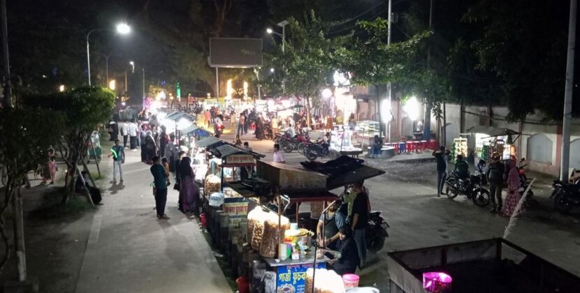 বরিশালে ফুটপাত দখল করে অবৈধ বিদ্যুতের মহা-লুট! প্রশাসন নীরব দর্শক