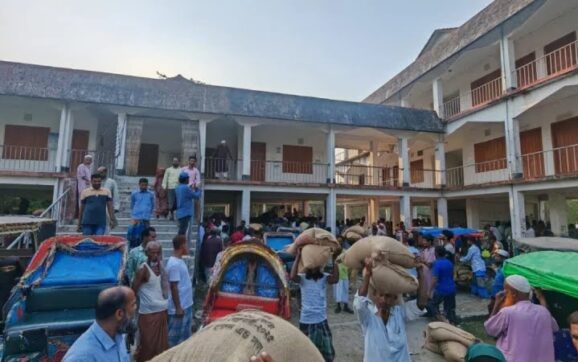 বাউফলে জেলেদের চাল আত্মসাৎ, সংবাদ প্রকাশ না করার অনুরোধ