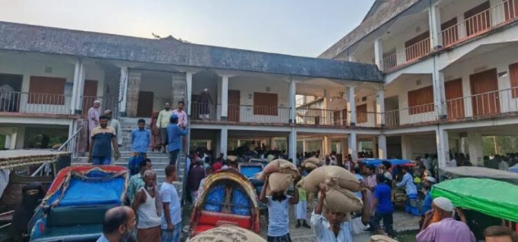 বাউফলে জেলেদের চাল আত্মসাৎ, সংবাদ প্রকাশ না করার অনুরোধ