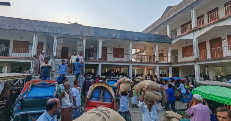 বাউফলে জেলেদের চাল আত্মসাৎ, সংবাদ প্রকাশ না করার অনুরোধ