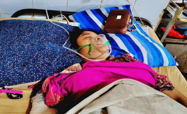 চরমোনাইয়ে মাদ্রাসা ভবনের ৬ তলা থেকে লাফিয়ে ছাত্রীর ‘আত্মহত্যার চেষ্টা’ নাকি হত্যাচেষ্টা? রহস্যের দানা বাঁধছে