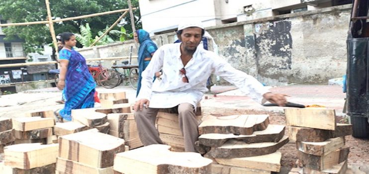 বরিশালে কদর বেড়েছে  তেঁতুল গাছের খাটিয়ার
