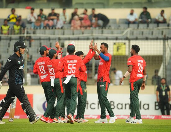 ডিএলএসের ছোঁয়ায় শেষ হাসি ম্লান