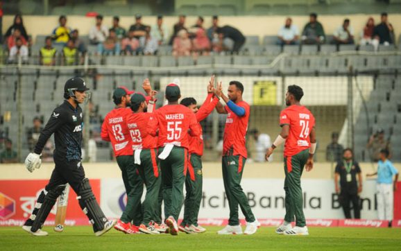 ডিএলএসের ছোঁয়ায় শেষ হাসি ম্লান