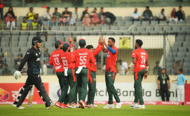 ডিএলএসের ছোঁয়ায় শেষ হাসি ম্লান