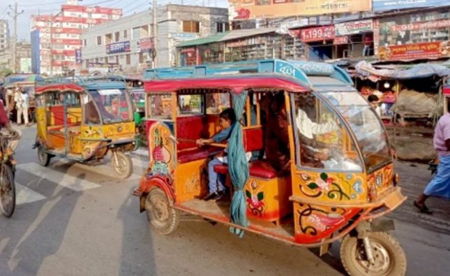 বরিশাল নগরীতে বেপরোয়া অটোরিকশার ধাক্কায় বীর মুক্তিযোদ্ধার মৃত্যু