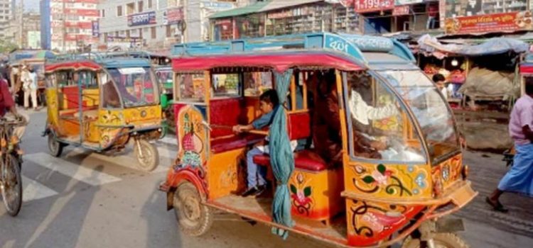 বরিশাল নগরীতে বেপরোয়া অটোরিকশার ধাক্কায় বীর মুক্তিযোদ্ধার মৃত্যু