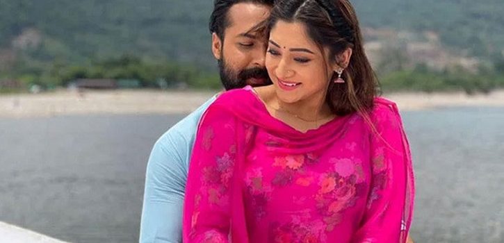ঈদে আসছে আদর-পূজার ‘নাকফুলের কাব্য’