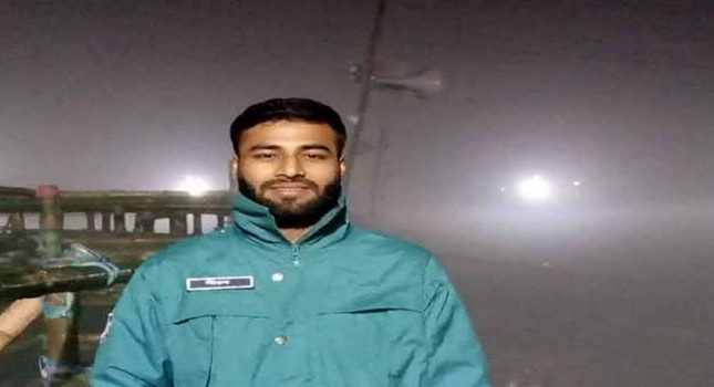 বরিশালে ইয়াবা ও গাঁজাসহ পুলিশ কনস্টেবল আটক