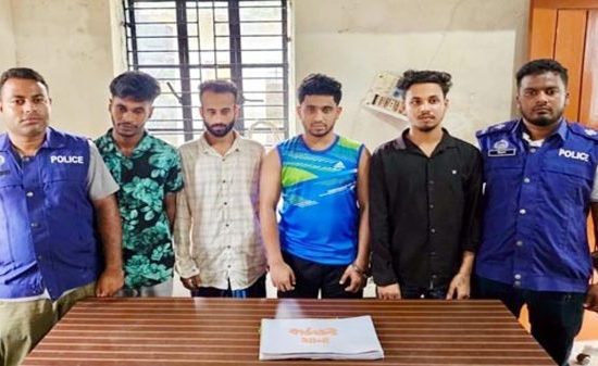 কাউখালীতে ইয়াবাসহ ৪ মাদক ব্যবসায়ী গ্রেফতার