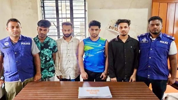 কাউখালীতে ইয়াবাসহ ৪ মাদক ব্যবসায়ী গ্রেফতার