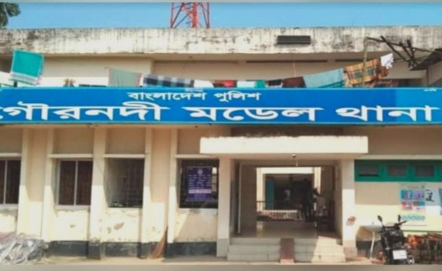 মোবাইল ফোনে কার্টুন দেখানোর প্রলোভন দেখিয়ে তিন বছরের শিশু কন্যাকে ধর্ষণের অভিযোগ