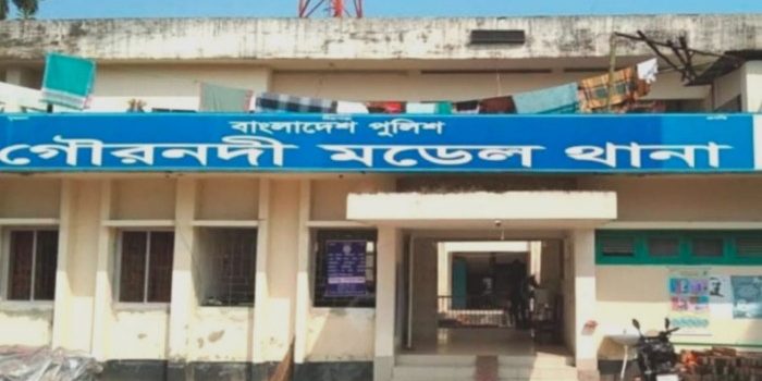 মোবাইল ফোনে কার্টুন দেখানোর প্রলোভন দেখিয়ে তিন বছরের শিশু কন্যাকে ধর্ষণের অভিযোগ