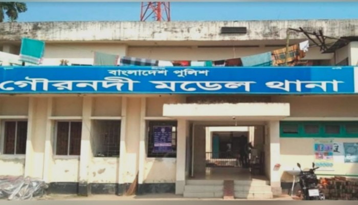 মোবাইল ফোনে কার্টুন দেখানোর প্রলোভন দেখিয়ে তিন বছরের শিশু কন্যাকে ধর্ষণের অভিযোগ