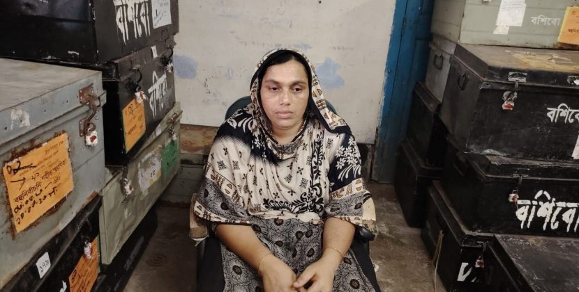উজিরপুরে ৩ কেজি গাঁজা ও দেশীয় অস্ত্র সহ নারী গ্রেপ্তার, ডিলার পলাতক