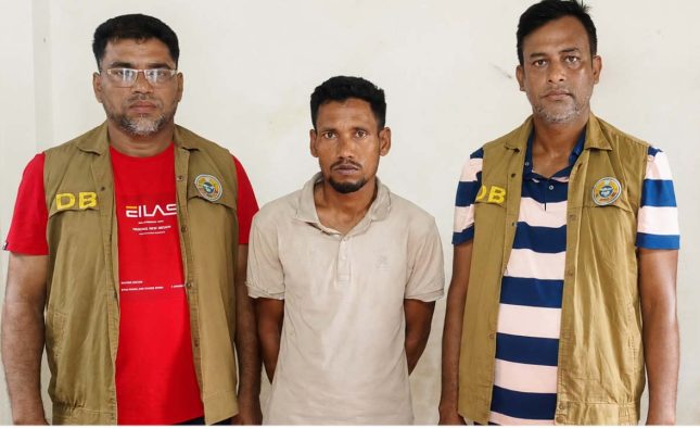 কুয়াকাটা বরিশাল মহাসড়কে ডিবির অভিযানে ৬০০ পিচ ইয়াবাসহ এক মাদক ব্যবসায়ী গ্রেফতার