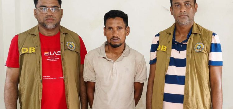 কুয়াকাটা বরিশাল মহাসড়কে ডিবির অভিযানে ৬০০ পিচ ইয়াবাসহ এক মাদক ব্যবসায়ী গ্রেফতার