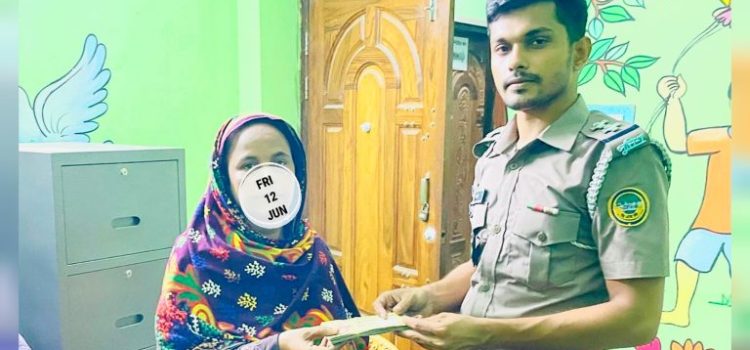 ভুল নম্বরে পাঠানো টাকা উদ্ধার করে মালিককে ফেরত দিল কাউনিয়া থানা পুলিশ