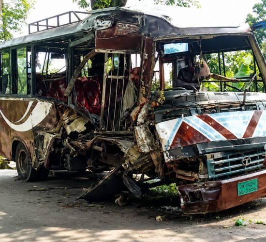 ঢাকা-বরিশাল মহাসড়কে বাসের মুখোমুখি সংঘর্ষ, আহত ২০